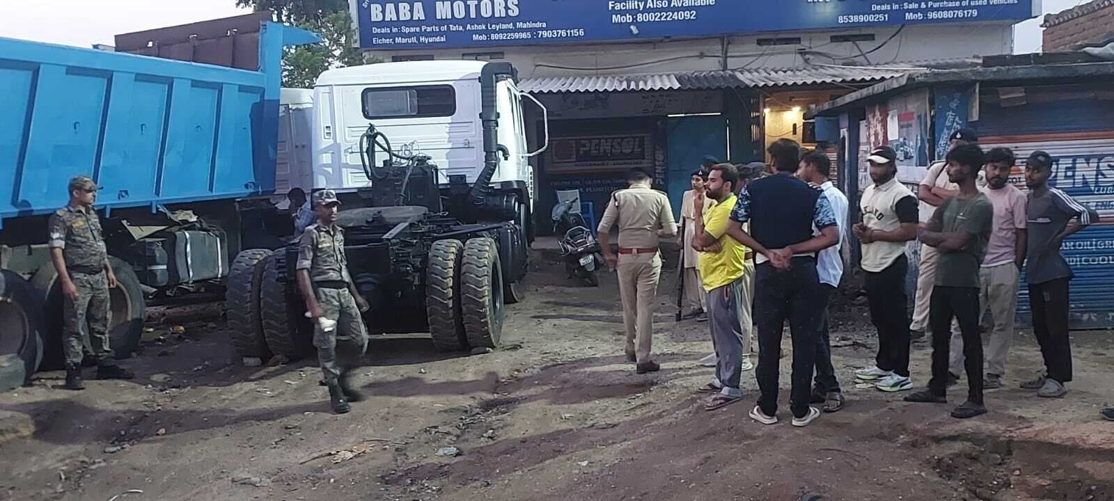 दो दर्जन वाहन जब्त, यार्ड सील