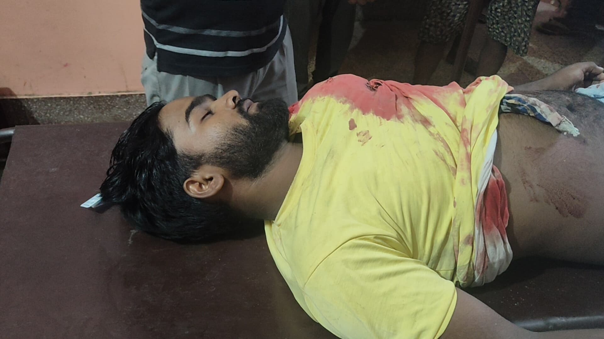 सरिया लदा ई-रिक्शा की ठोकर से बाइक सवार दो घायल