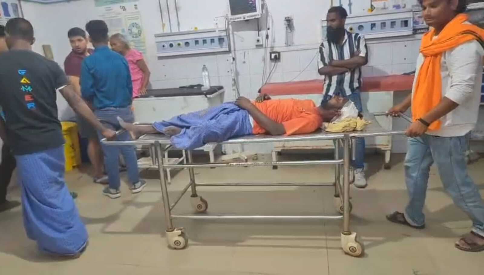 मजदूरी का रुपया मांगने पर मजदूर को पीटा, महिला सहित दो घायल