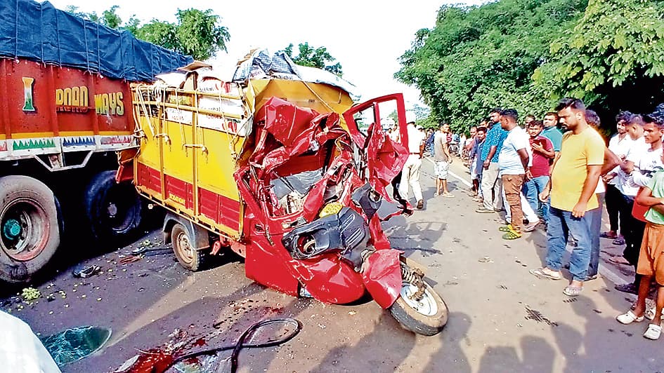 सड़क दुर्घटना में ऑटो चालक की हुई मौत