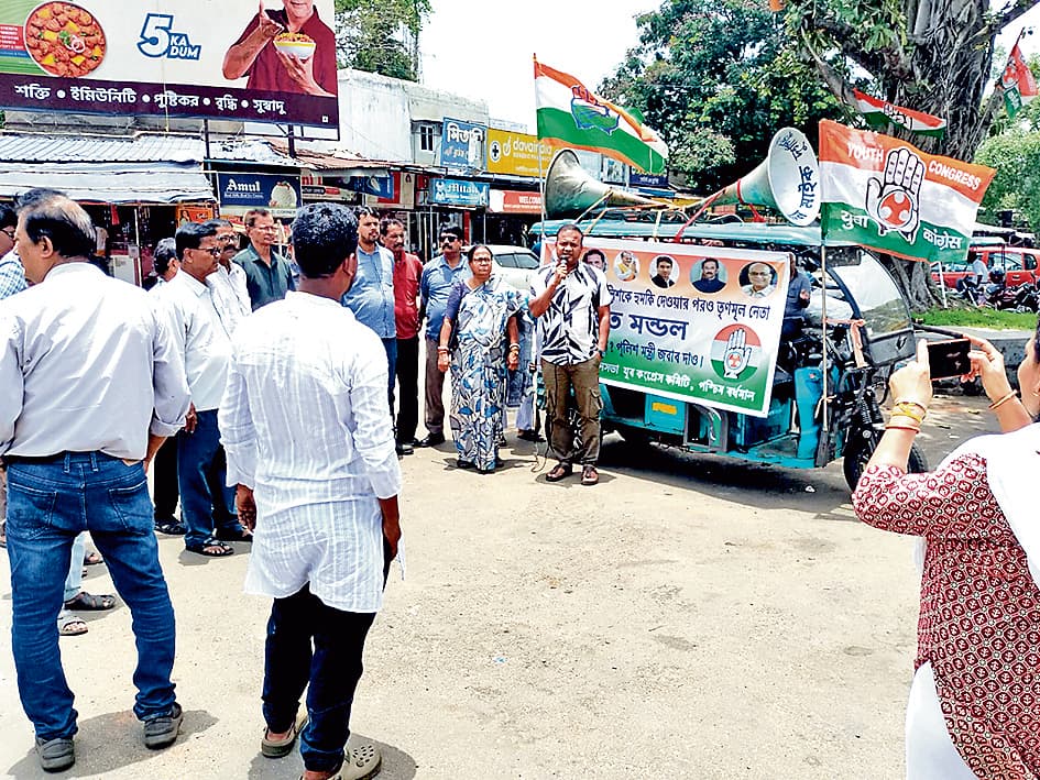 अनुब्रत की गिरफ्तारी के लिए कांग्रेस का विरोध प्रदर्शन