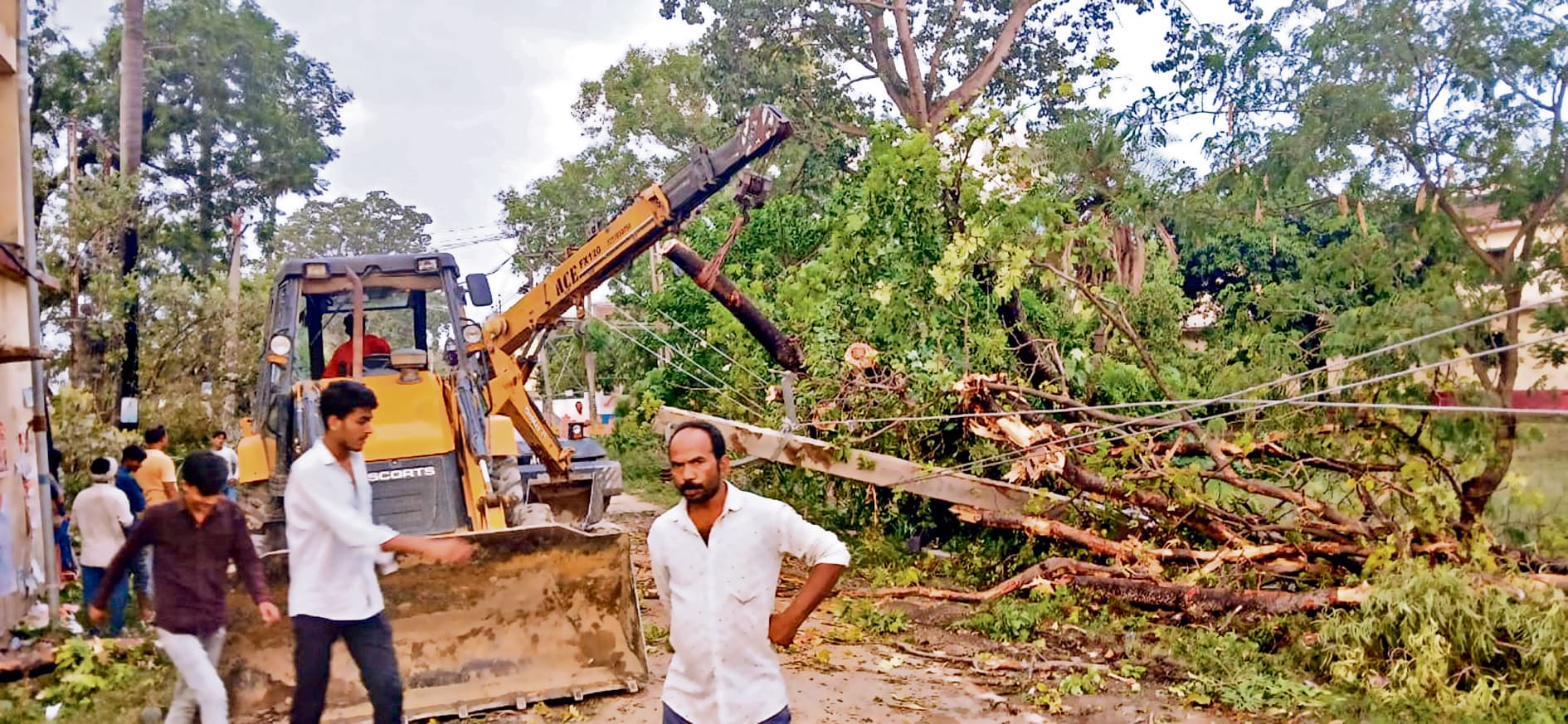 Gopalganj News  : सुबह निकली तेज धूप, तो दोपहर बाद आंधी-पानी ने मचायी तबाही