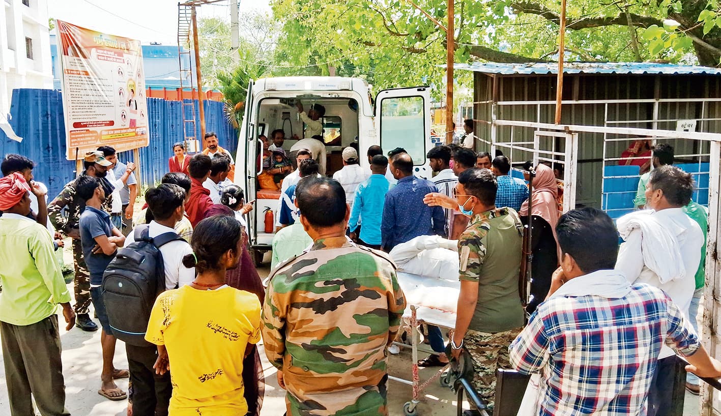 Gopalganj News : थावे सीएचसी से इलाज कराकर लौट रही महिला की सड़क हादसे में मौत