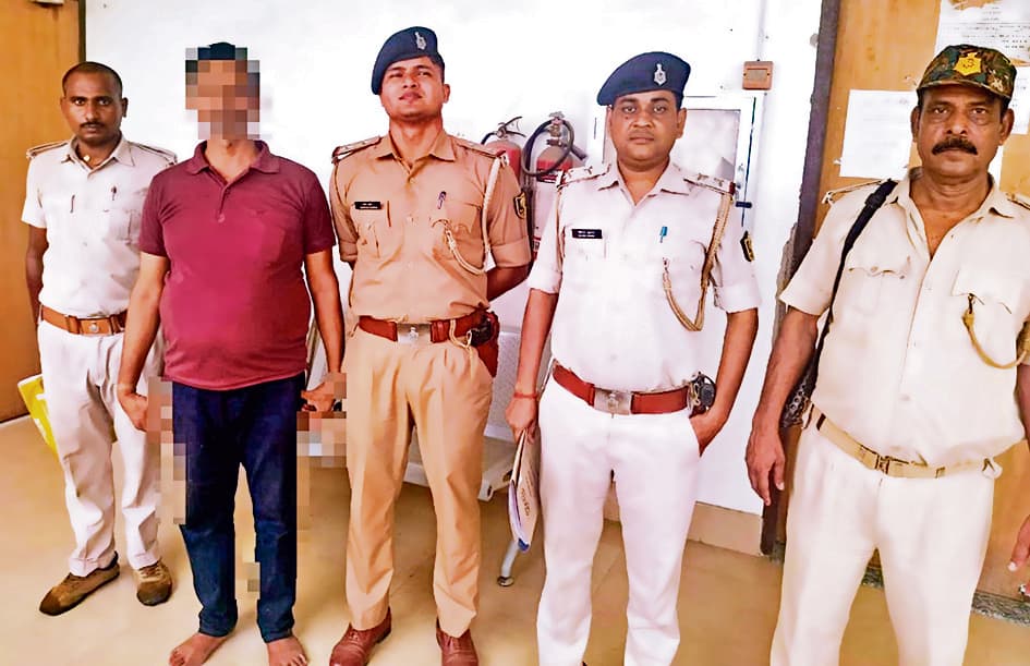 Gopalganj News : माधोपुर के मुखिया को चाकू मारनेवाला कानपुर से धराया, 22 आपराधिक केस पहले से हैं दर्ज