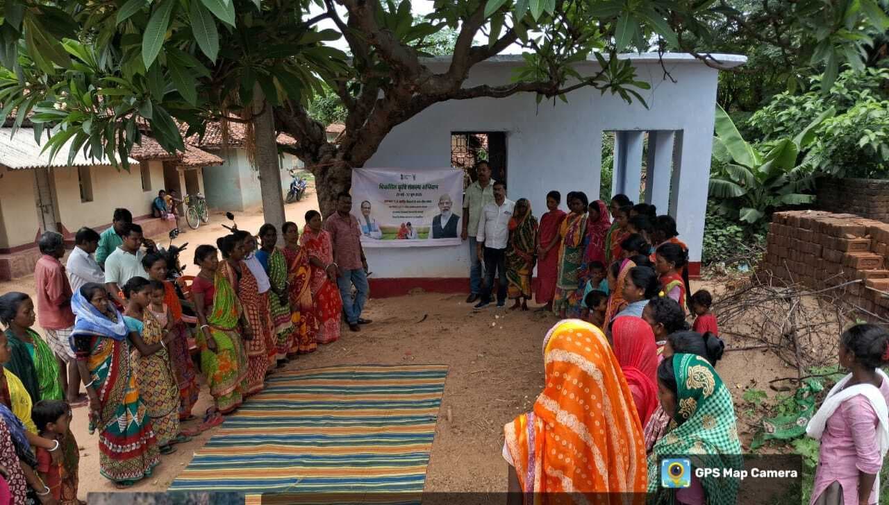 किसानों को दी गयी विकसित कृषि की जानकारी