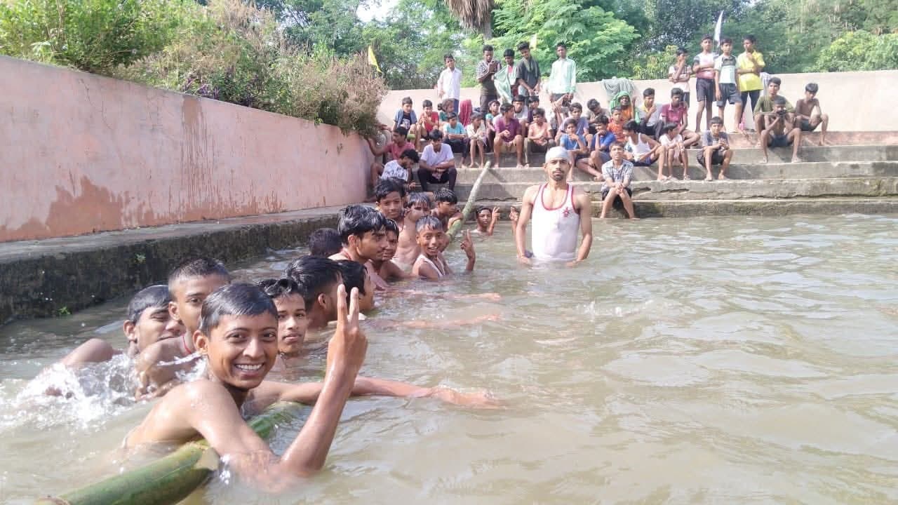 Nawada News : 720 प्रशिक्षुओं को 24 बैचों में विभाजित कर तैराकी का मिल रहा प्रशिक्षण
