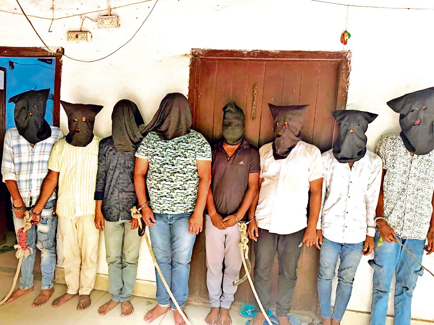 Nawada News : अंतरराज्यीय साइबर फ्रॉड गिरोह के आठ बदमाश गिरफ्तार, नवादा के तीन