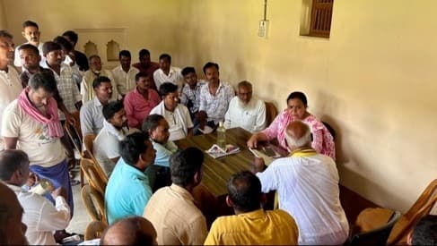 विस क्षेत्र की जनता से मिलीं मंत्री, समस्याओं से हुईं अवगत