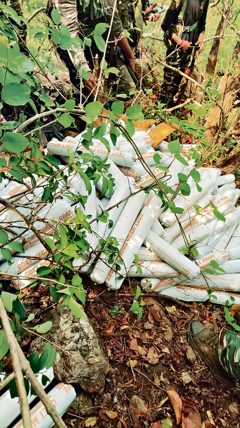 Rourkela News: सुंदरगढ़ से लूटा गया 2.5 टन विस्फोटक ओडिशा-झारखंड के सीमावर्ती क्षेत्र से बरामद