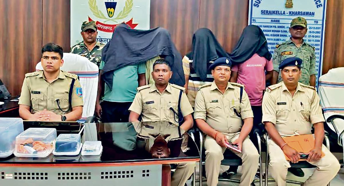 Seraikela News : फाइनांस कंपनी कर्मी से लूट मामले में चार गिरफ्तार