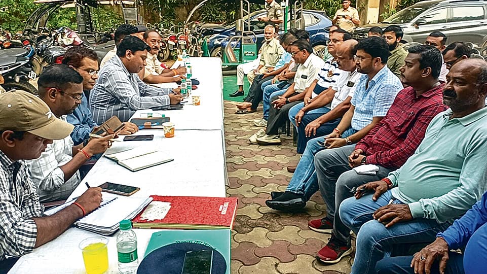 Chaibasa News : चाईबासा सदर थाना में बकरीद को लेकर शांति समिति की बैठक