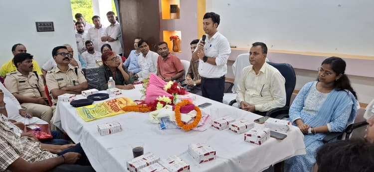 एसडीएम शंभुनाथ को विदाई, अभिषेक कुमार ने संभाला कार्यभार