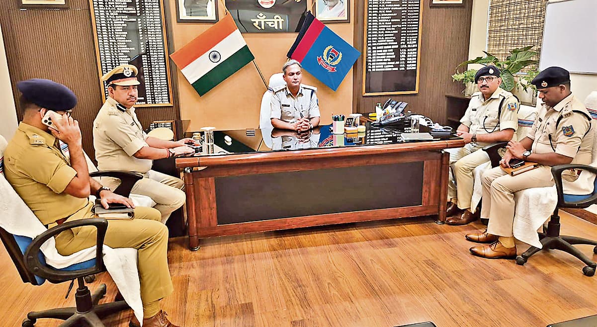 Ranchi News : अवैध मादक पदार्थों की खरीद-बिक्री के खिलाफ चलायें अभियान : आइजी