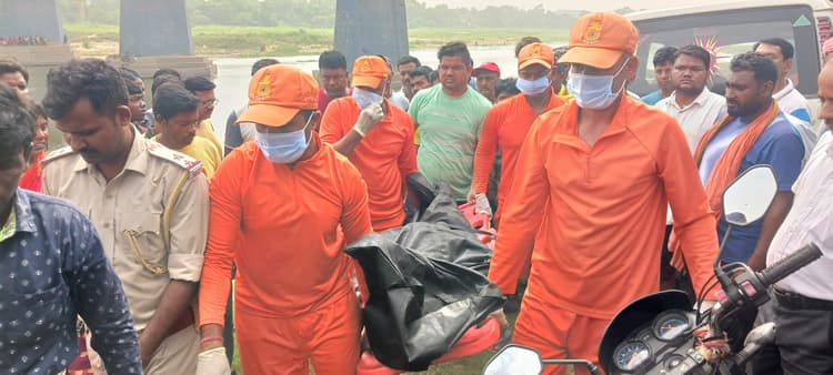 Dhanbad News: 21 घंटे बाद निकाला दामोदर में डूबे शिवम मल्लिक का शव