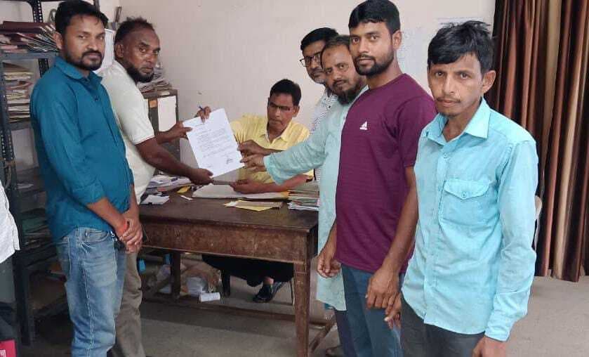 हड़ताली कृषक मित्रों ने मानदेय भुगतान को लेकर सीएम के नाम सौंपा ज्ञापन