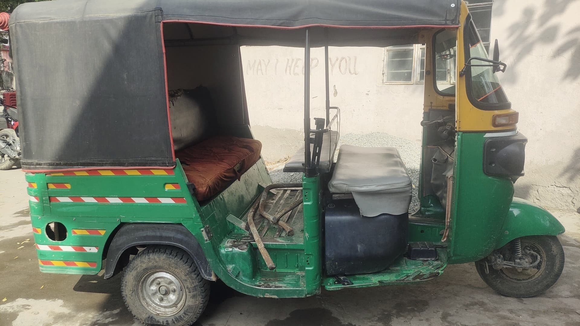 चोरी के लोहे  के साथ दो शातिर गिरफ्तार, चार की तलाश जारी