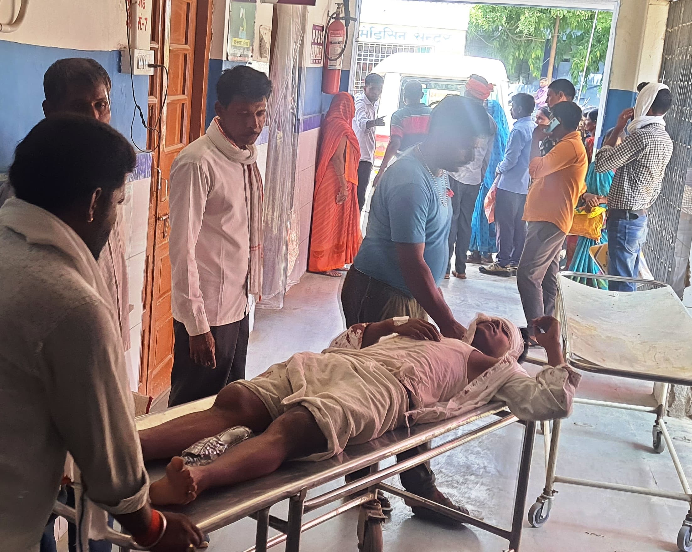 दो पिकअप की टक्कर में एक चालक घायल, हालत गंभीर