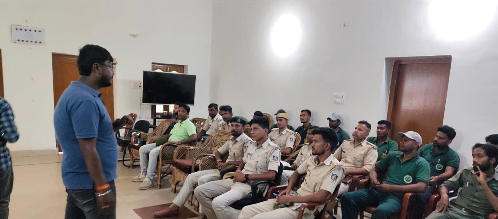 Bettiah : शिकारी गतिविधियों पर वन कर्मियों को प्रशिक्षण