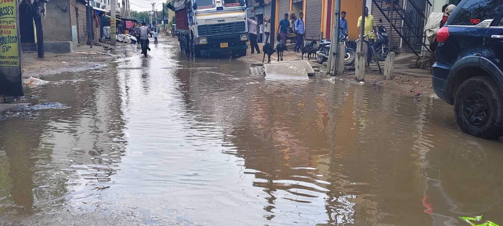 15 मिनट की बारिश से ही शहर के अधिकतर मुहल्ले हुए जलमग्न