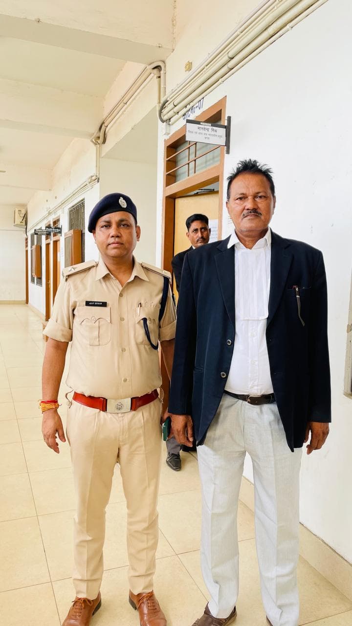 Bettiah : आखिरकार कोर्ट पहुंचे कदमकुआ थानेदार, मिली न्यायिक आदेशों के अनुपालन की नसीहत