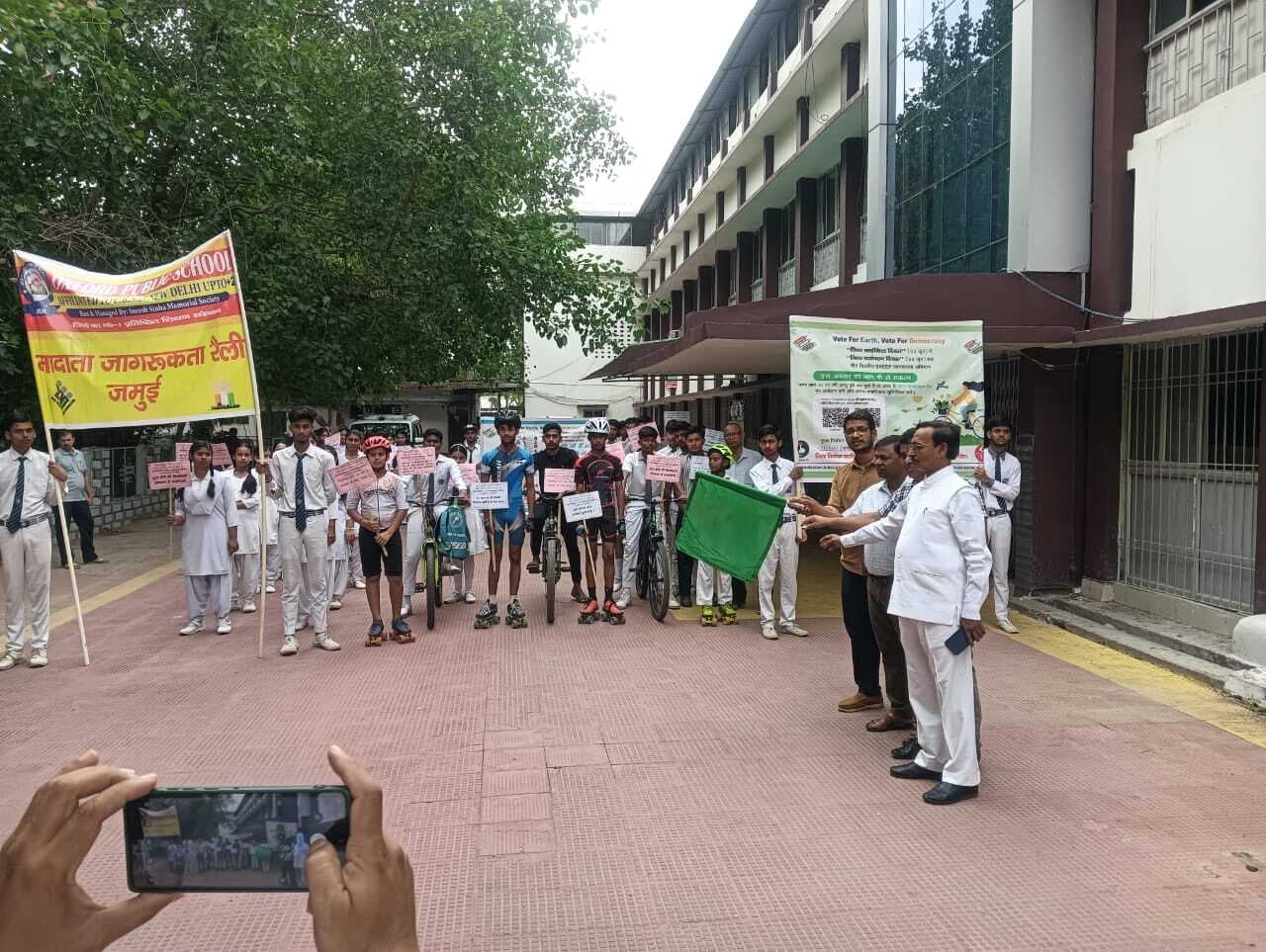 मतदाताओं को जागरूक करने के लिए निकाली साइकिल रैली