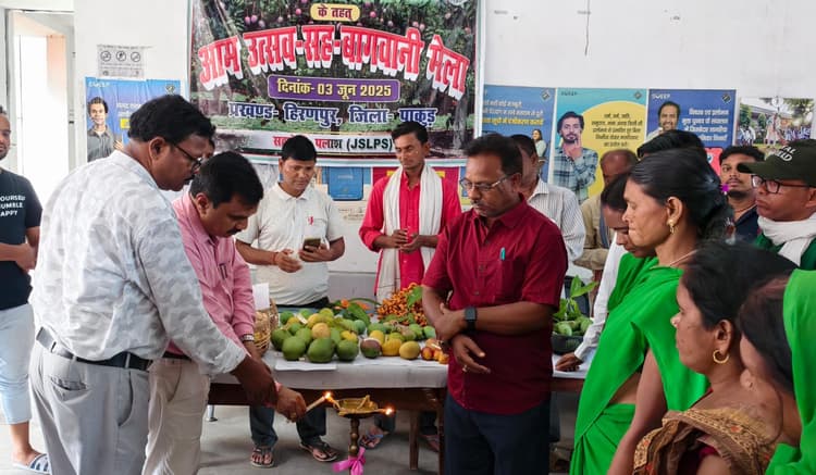 हिरणपुर में किसानों को आम की बागवानी के लिए किया गया प्रेरित