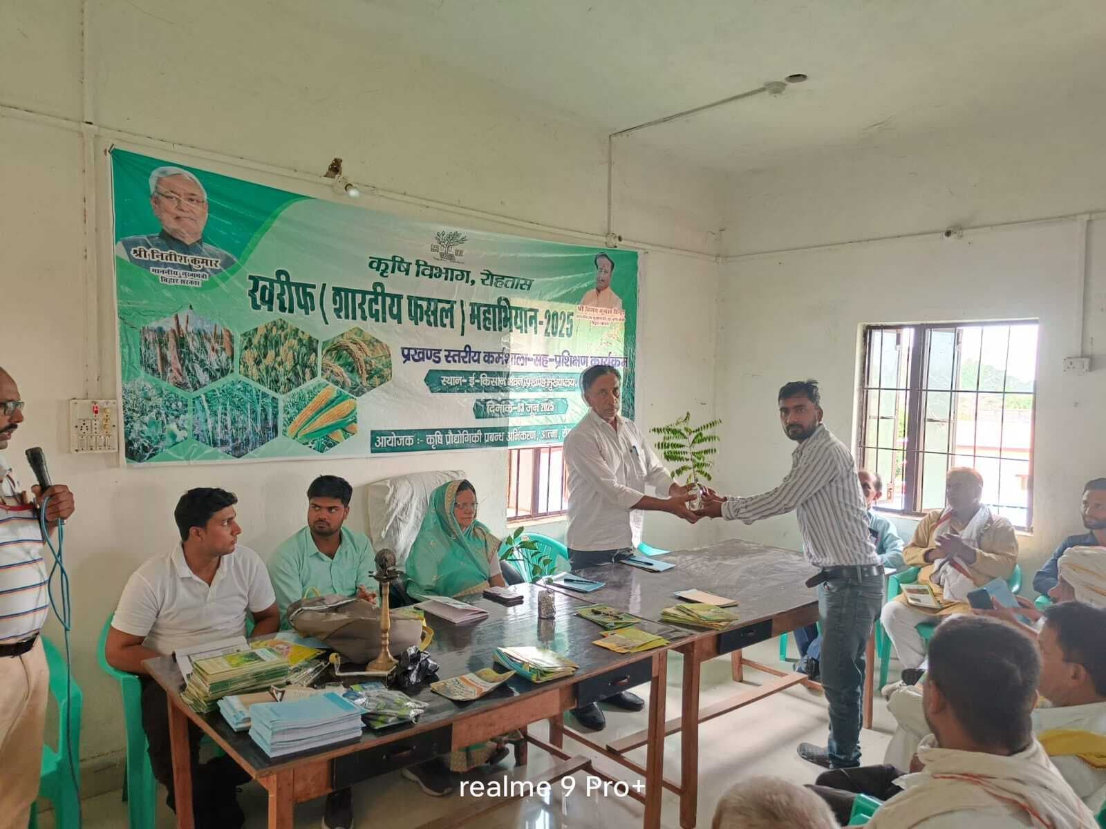 खेतों में नैनो यूरिया का प्रयोग करें किसान : विजय बहादुर