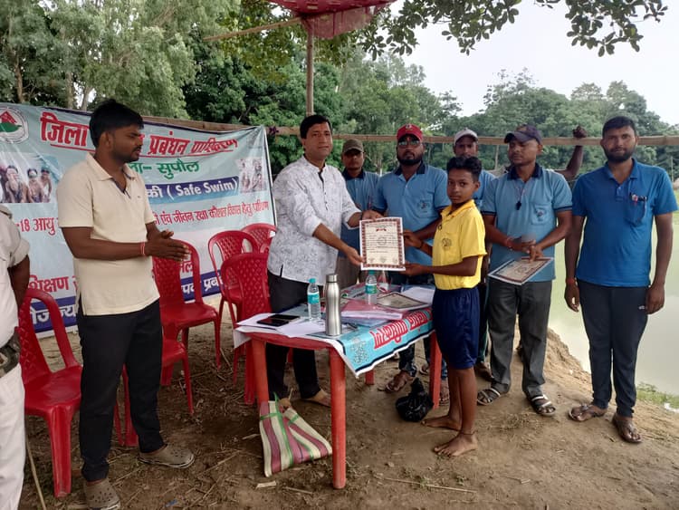 तैराकी प्रशिक्षण कार्यक्रम संपन्न, आपदा प्रबंधन के तहत बच्चों को आत्मनिर्भर बनाने की पहल