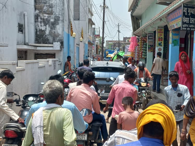 सड़क जाम से आम लोगों की बढ़ी परेशानी