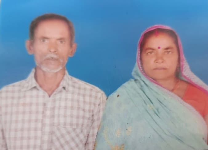 घर के आगे टहल रहे दंपति को वाहन ने रौंदा, दाेनों की मौत