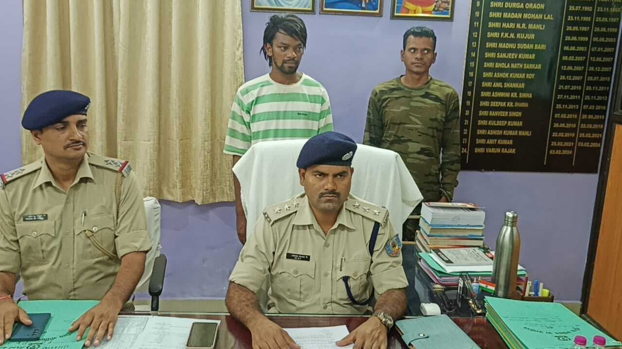 विभिन्न लूटकांडों का फरार आरोपी हथियार समेत गिरफ्तार