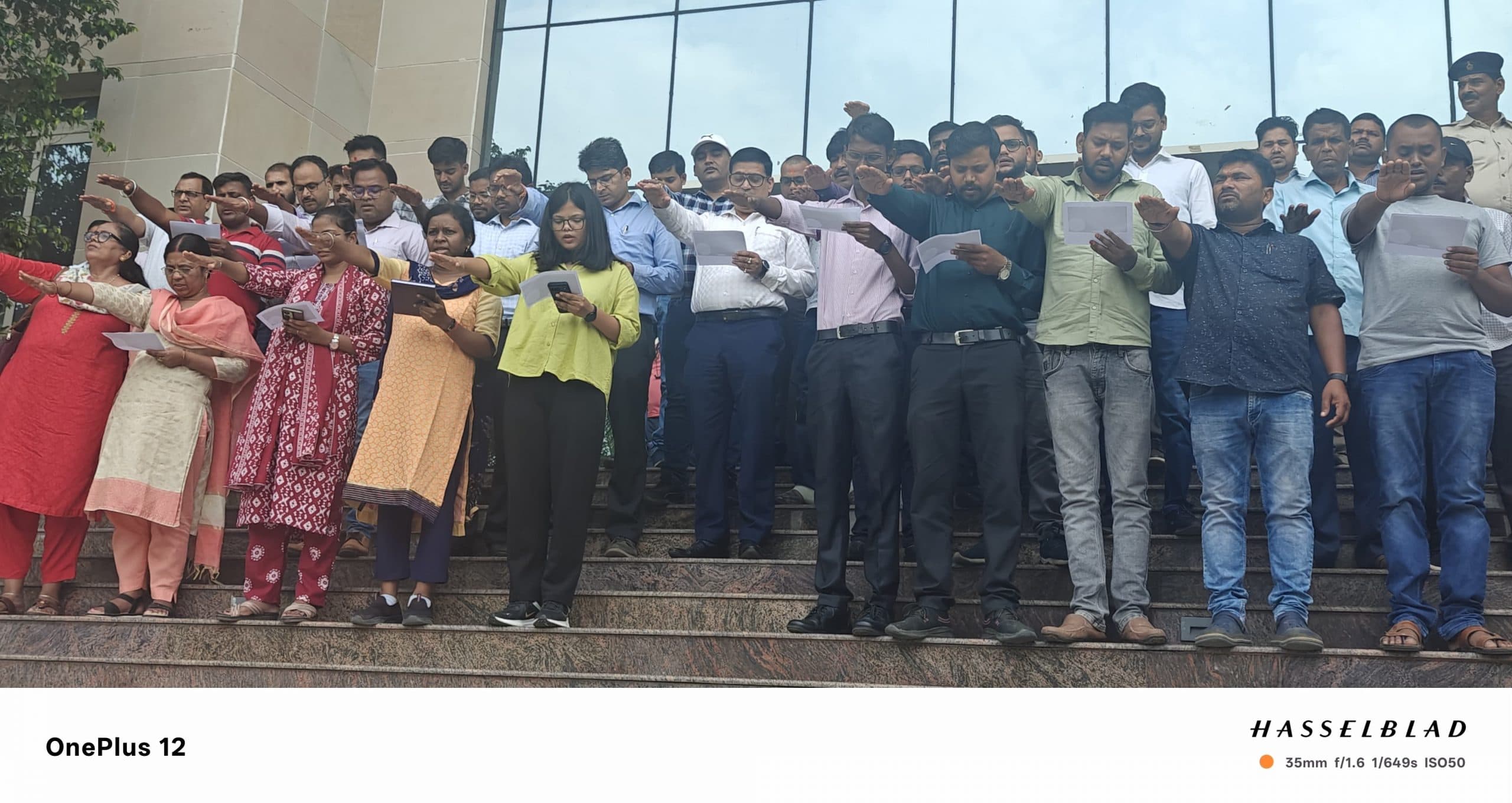 Nagar Nigam : नगर निगम अधिकारियों व कर्मियों ने ली  शपथ,  जागरुकता रथ को दिखायी हरी झंडी