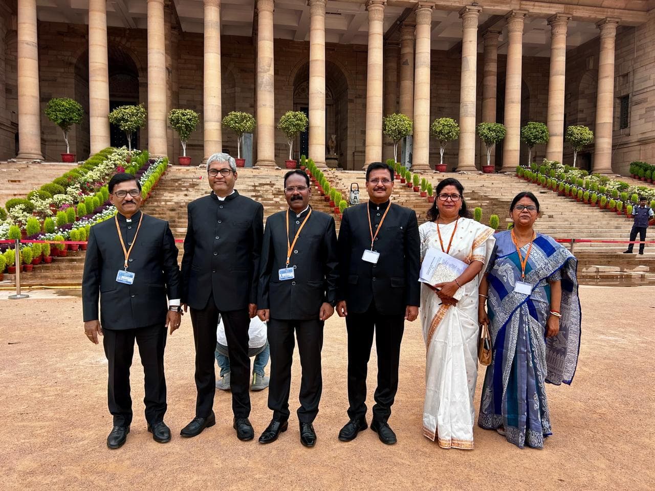 Ranchi News : राष्ट्रपति से मिले प्रोन्नत आइएएस अधिकारी