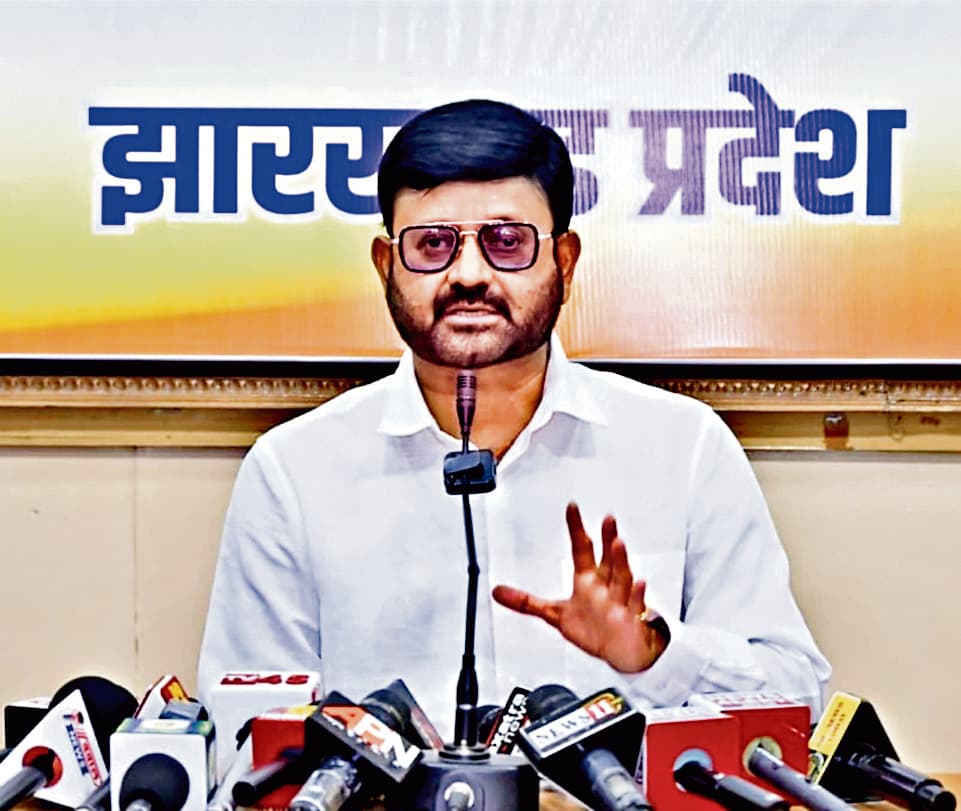 Political News : आंदोलन बेचने वालों की सरकार त्याग शब्द का अर्थ ही नहीं जानती : भाजपा