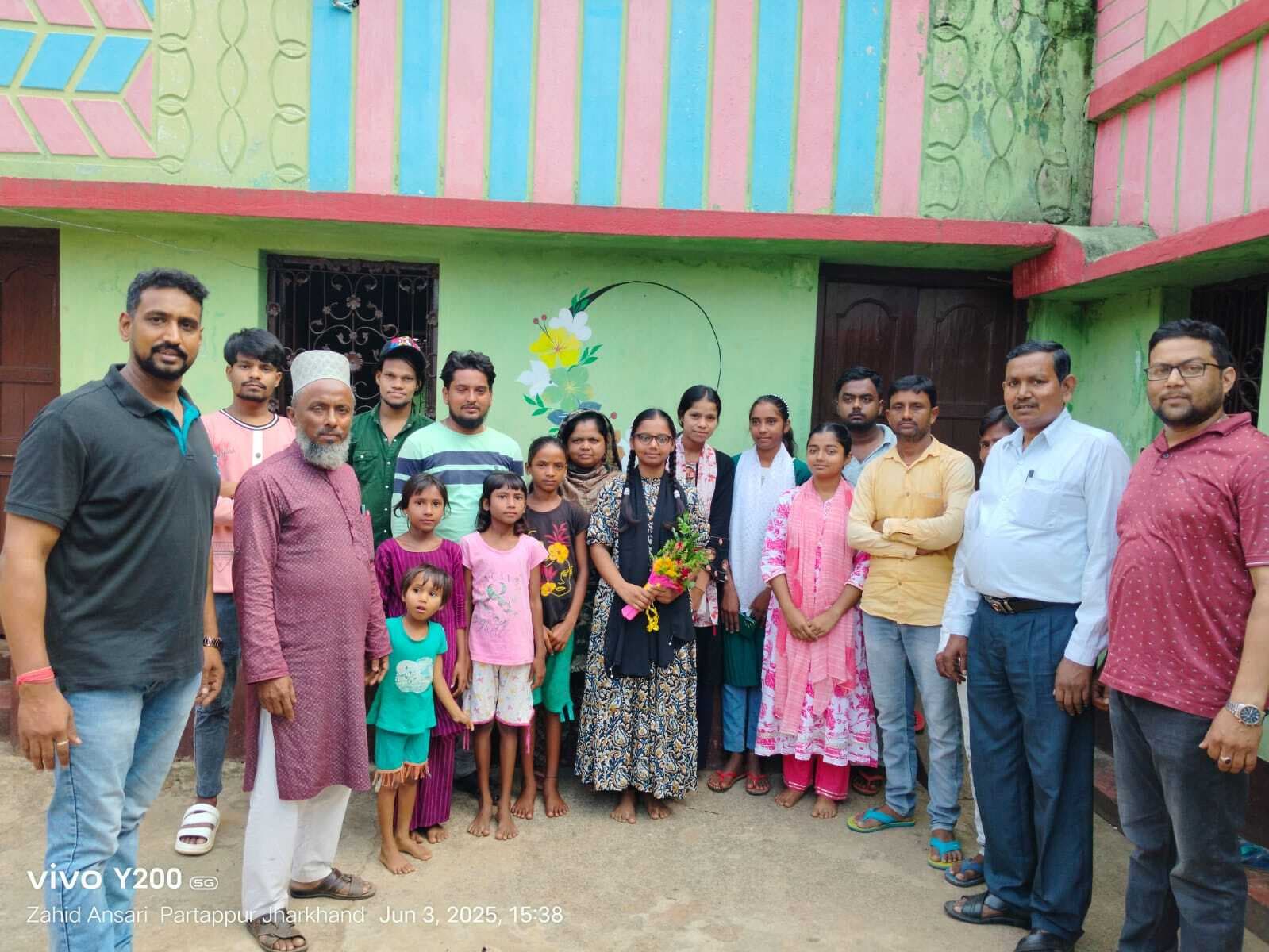 इंटर की परीक्षा में सफल छात्रा को किया सम्मानित