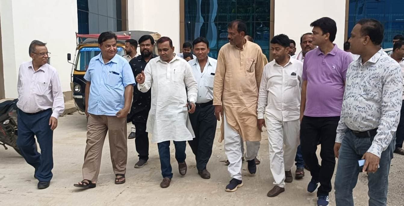 स्वास्थ्य मंत्री आगमन के पूर्व मॉडल अस्पताल पहुंचे विधायक, लिया जायजा