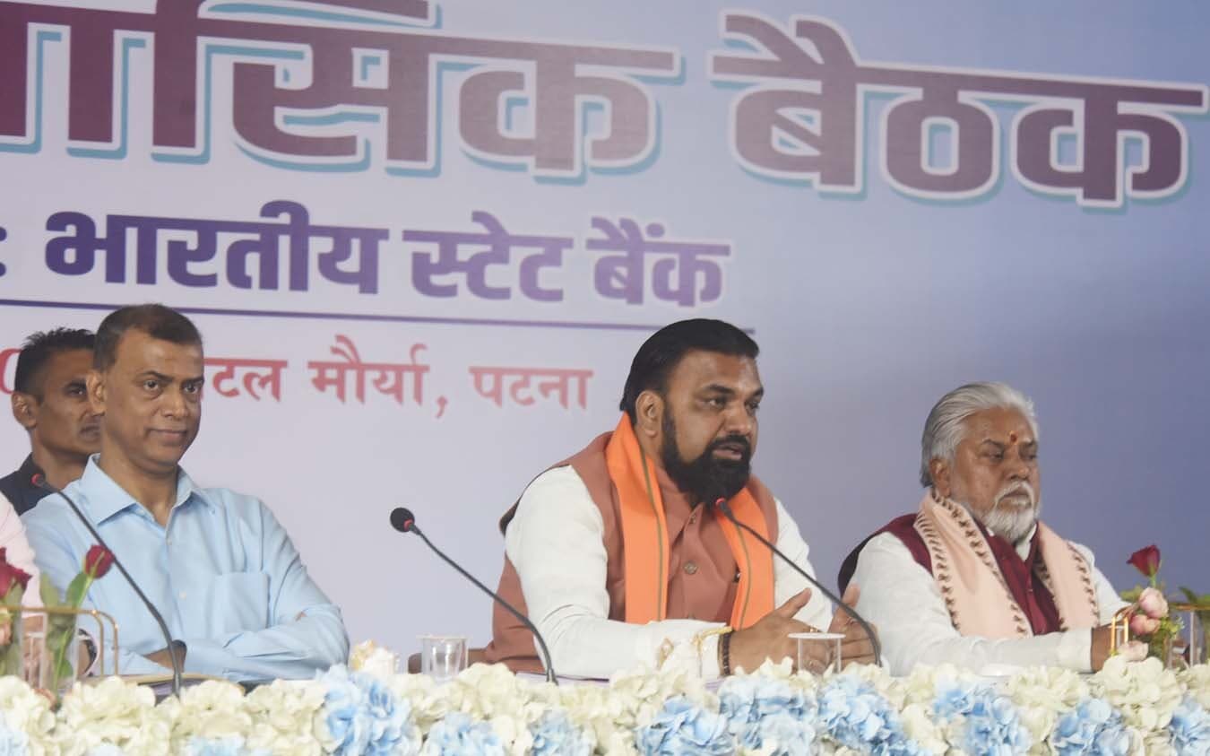 बैंक पंचायत स्तर पर आउटरीच कार्यक्रम कर लोगों को ऋण दे: सम्राट