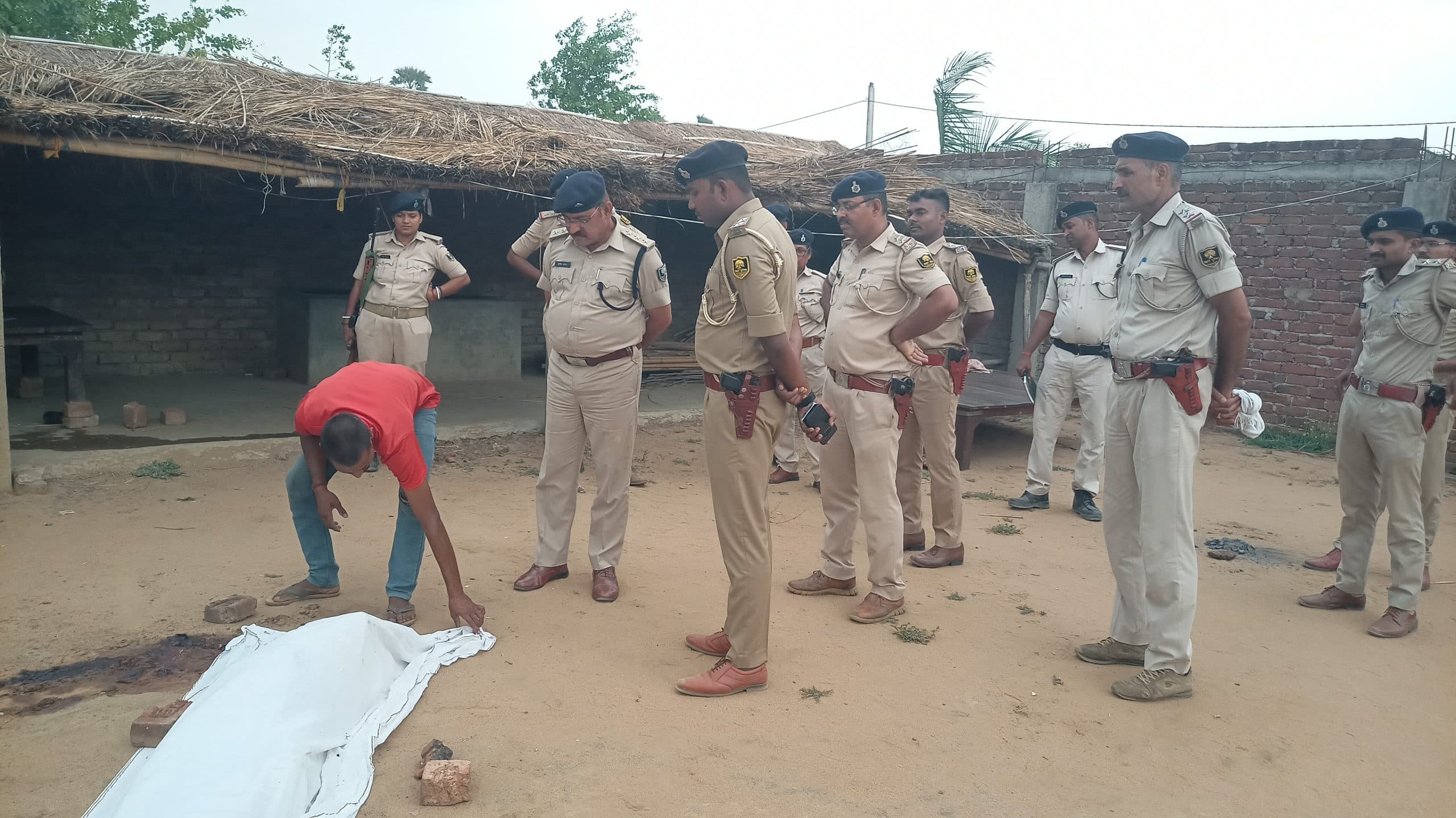 काराकाट में बीएमपी से रिटायर्ड 80 वर्षीय वृद्ध की हत्या