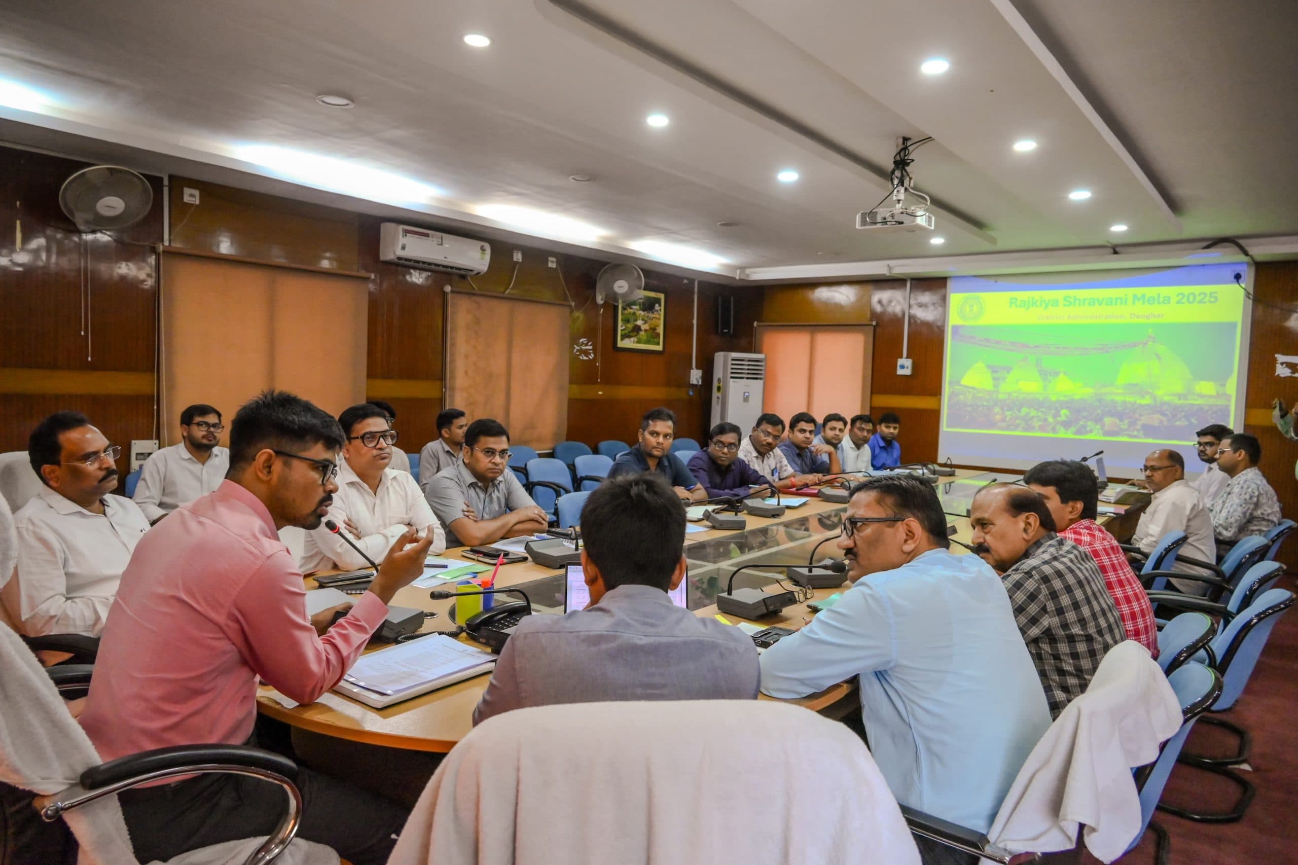 Deoghar News : श्रावणी मेला में श्रद्धालुओं की सुरक्षा सर्वोपरि, कांवरिया रूट व बाबा मंदिर में करें पुख्ता इंतजाम : डीसी