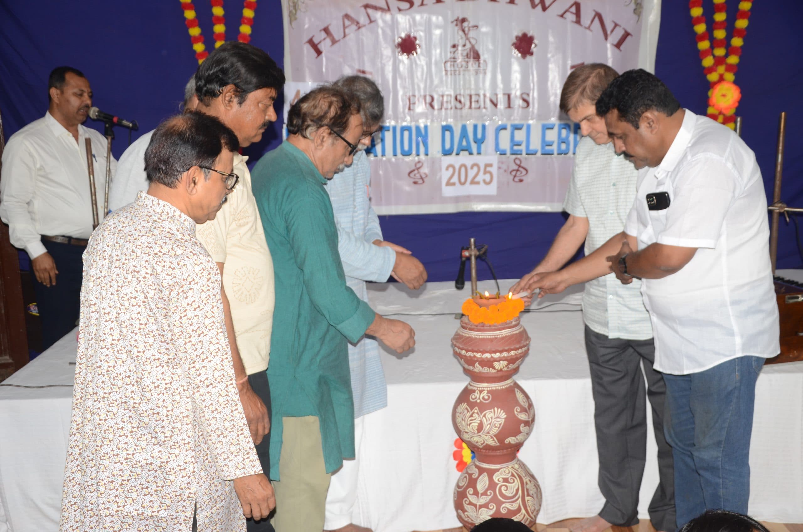 Deoghar news : हंसध्वनि संगीत कला केंद्र का स्थापना दिवस मना, कलाकारों ने दीं प्रस्तुतियां