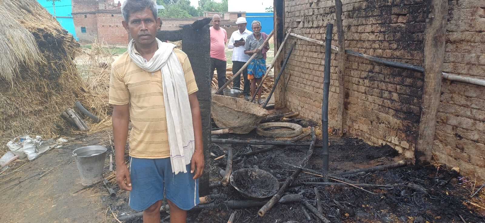 गोशाला में लगी आग, मवेशी की मौत, हजारों रुपये का नुकसान