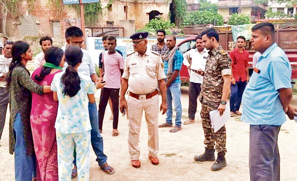 Saran News : सब्जी लेने बाजार गये छात्र की चाकू मारकर हत्या, परिजनों में कोहराम