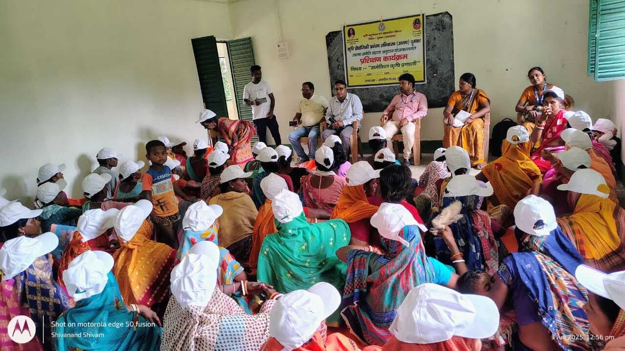 ग्राम साथी को समेकित कृषि प्रणाली की दी गयी जानकारी