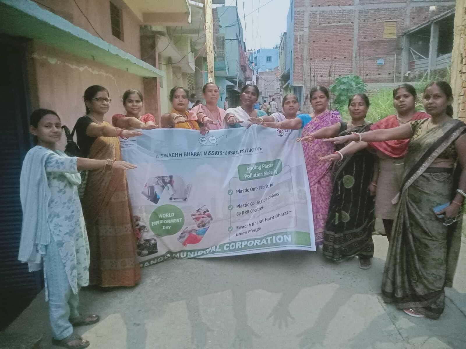 Jamshedpur news. मानगो में सिंगल यूज प्लास्टिक इस्तेमाल न करने की ली शपथ