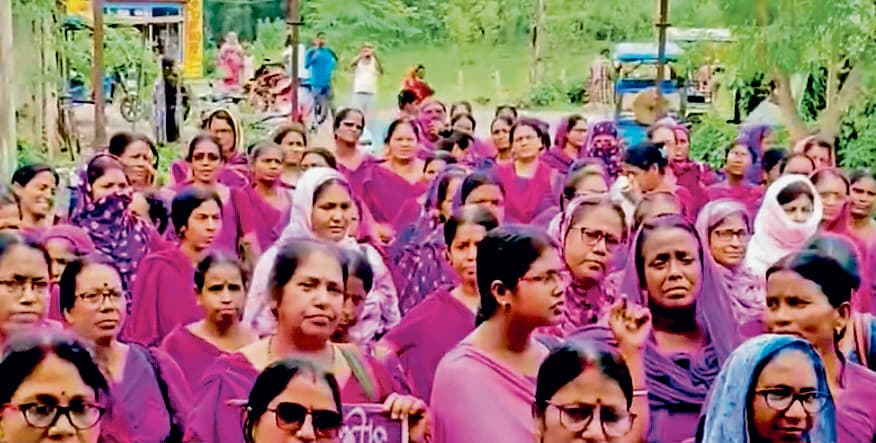 आशाकर्मियों ने किया खंडघोष ब्लॉक स्वास्थ्य अधिकारी का घेराव