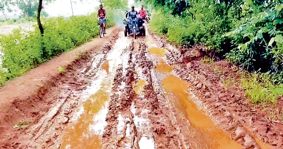 जयपुर के राउतखंड इलाके की टूटी सड़क बनी प्रशासनिक उपेक्षा की मिसाल