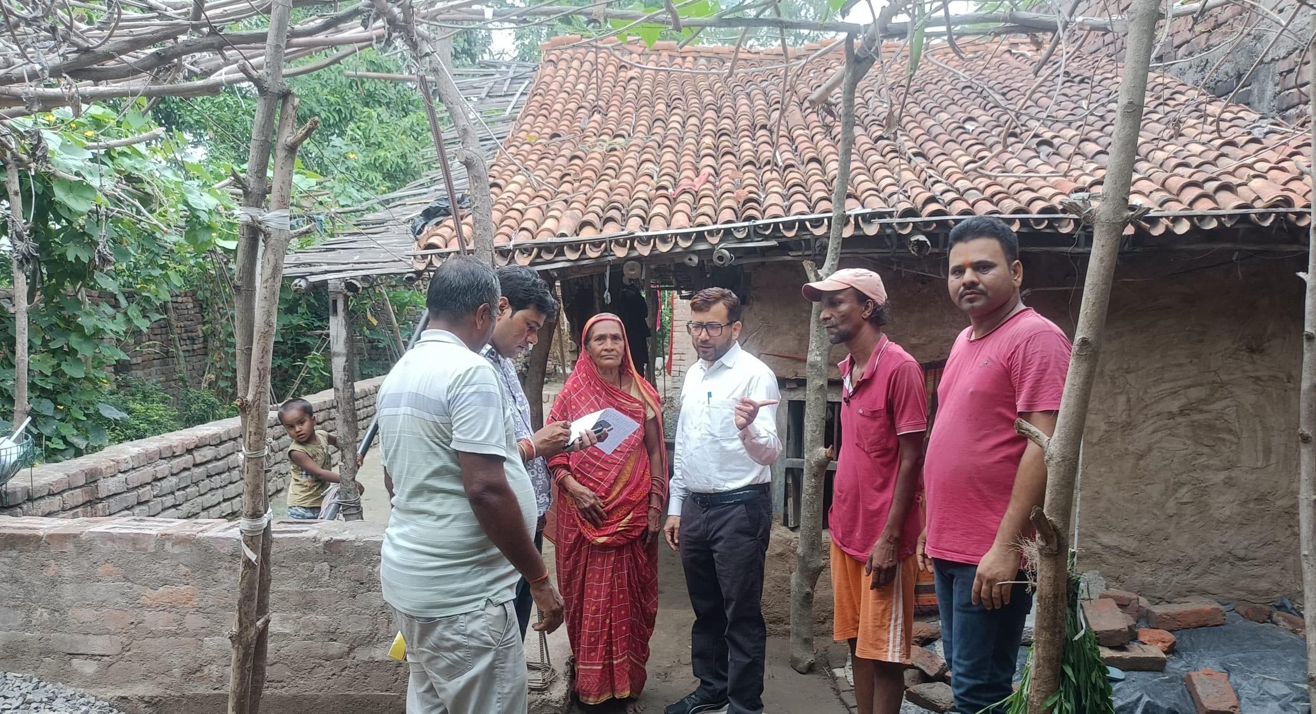 बीडीओ ने लाभुकों के घरों का किया भौतिक सत्यापन