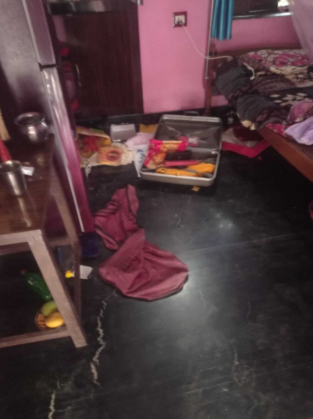 Madhubani News : दो घरों में डकैती, 10 लाख से अधिक के जेवरात की लूट