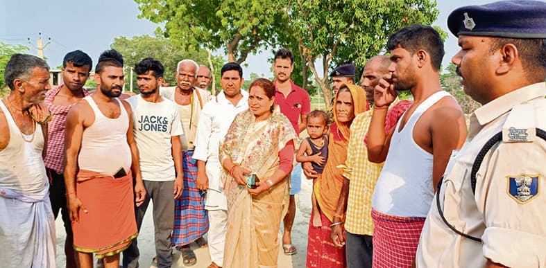 Hajipur News : विधायक ने बांध का किया निरीक्षण, घटिया निर्माण पर जतायी नाराजगी