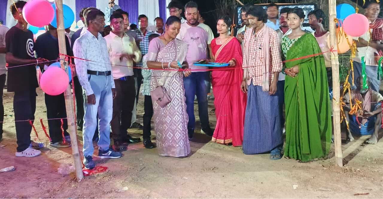 Chaibasa News : छऊ नृत्य में उमड़ी भीड़, कलाकारों ने मन मोहा